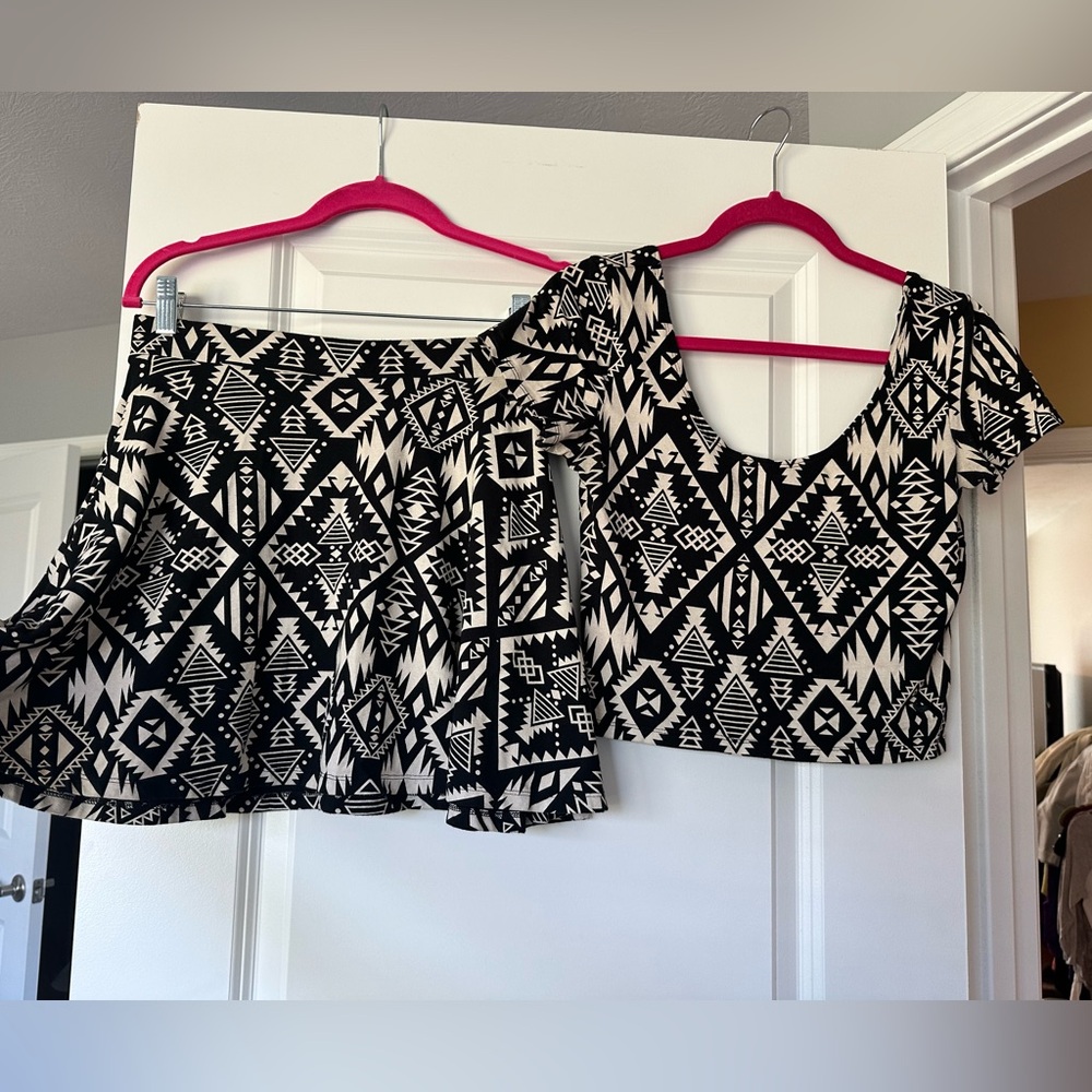 Victoria’s Secret PINK Aztec Black and White Skater Skirt and Crop Top. Size m.